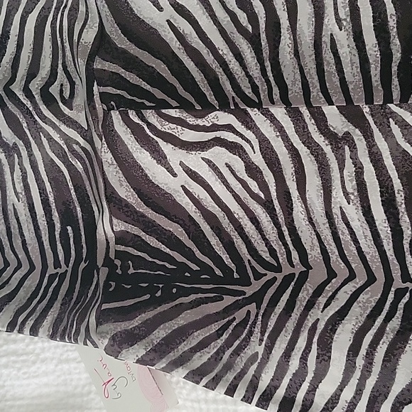 BYTAVI Animal Print Skirt Size Small - Picture 2 of 7